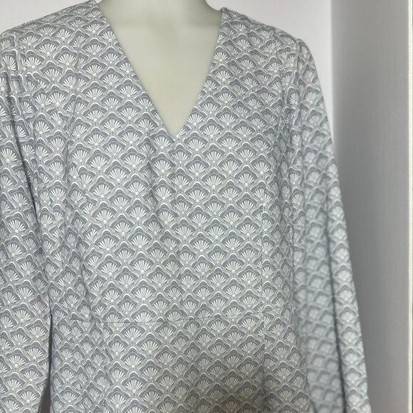 J Jill Ladie's Fitted Blouse Wearever Collection Size Small V Neck - Picture 1 of 5